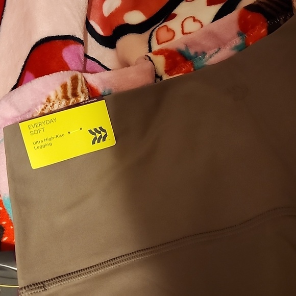 All In Motion Leggings - Picture 3 of 5